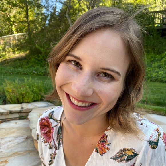 Meet your Posher, Alyssa - Picture 1 of 1